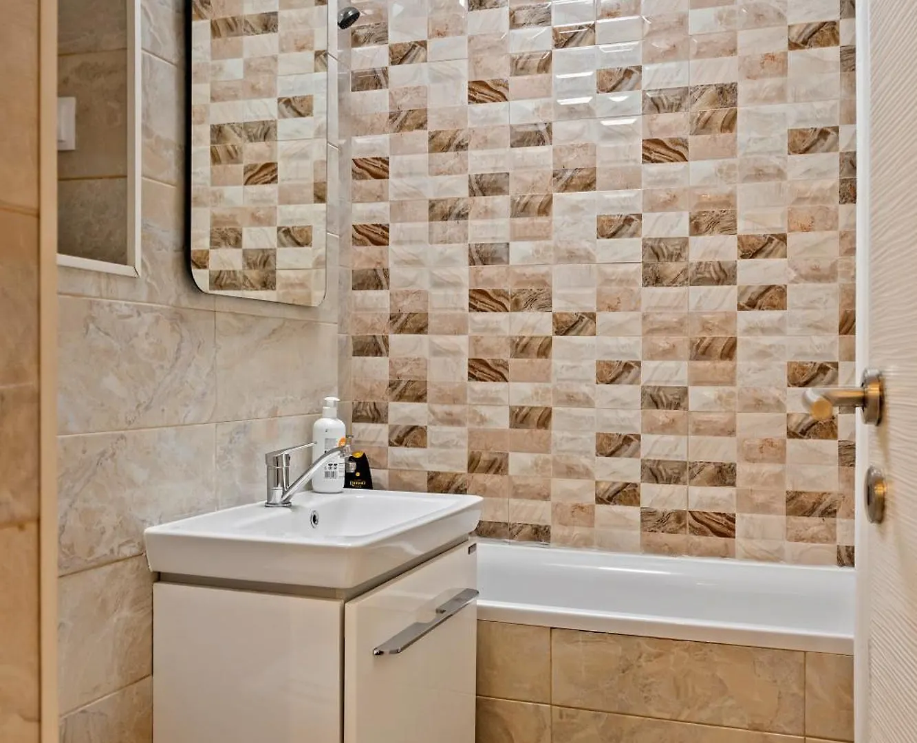 Apartment Garsoniera Regim Hotelier Lux Hanul Drumetului Bucharest