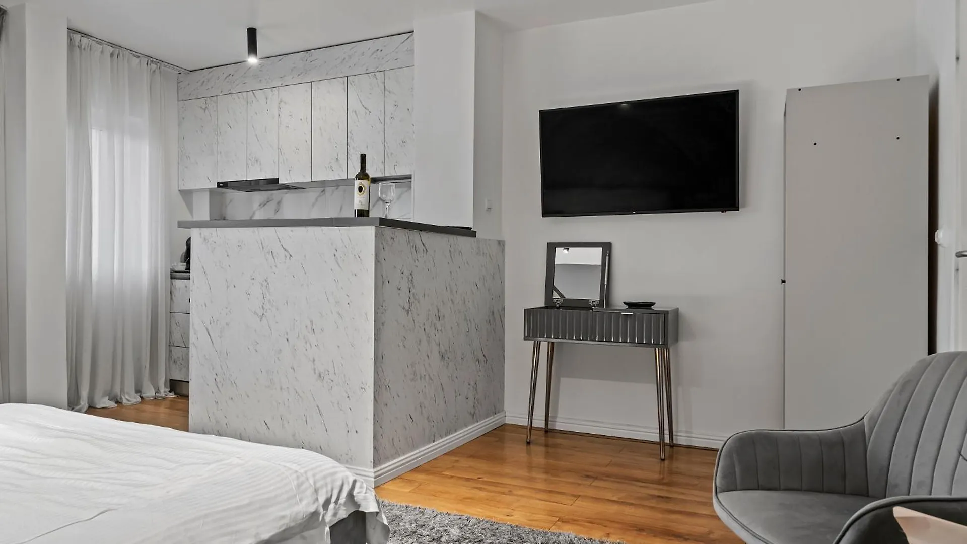 Garsoniera Regim Hotelier Lux Hanul Drumetului Bucharest Romania